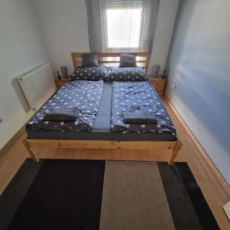 Krisi Apartment *